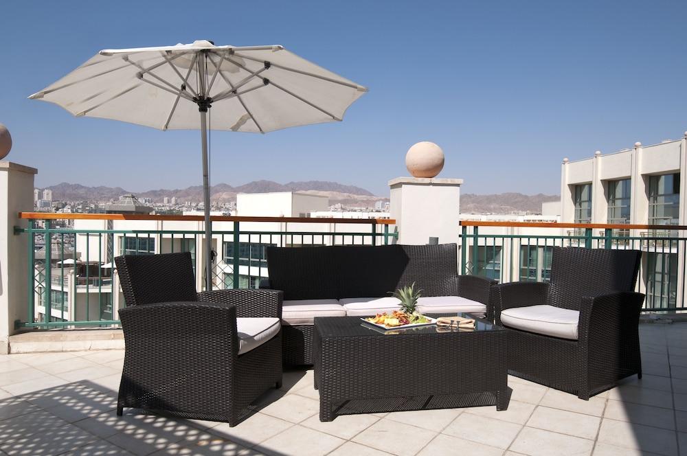 U Magic Palace Eilat Exteriör bild Outdoor furniture