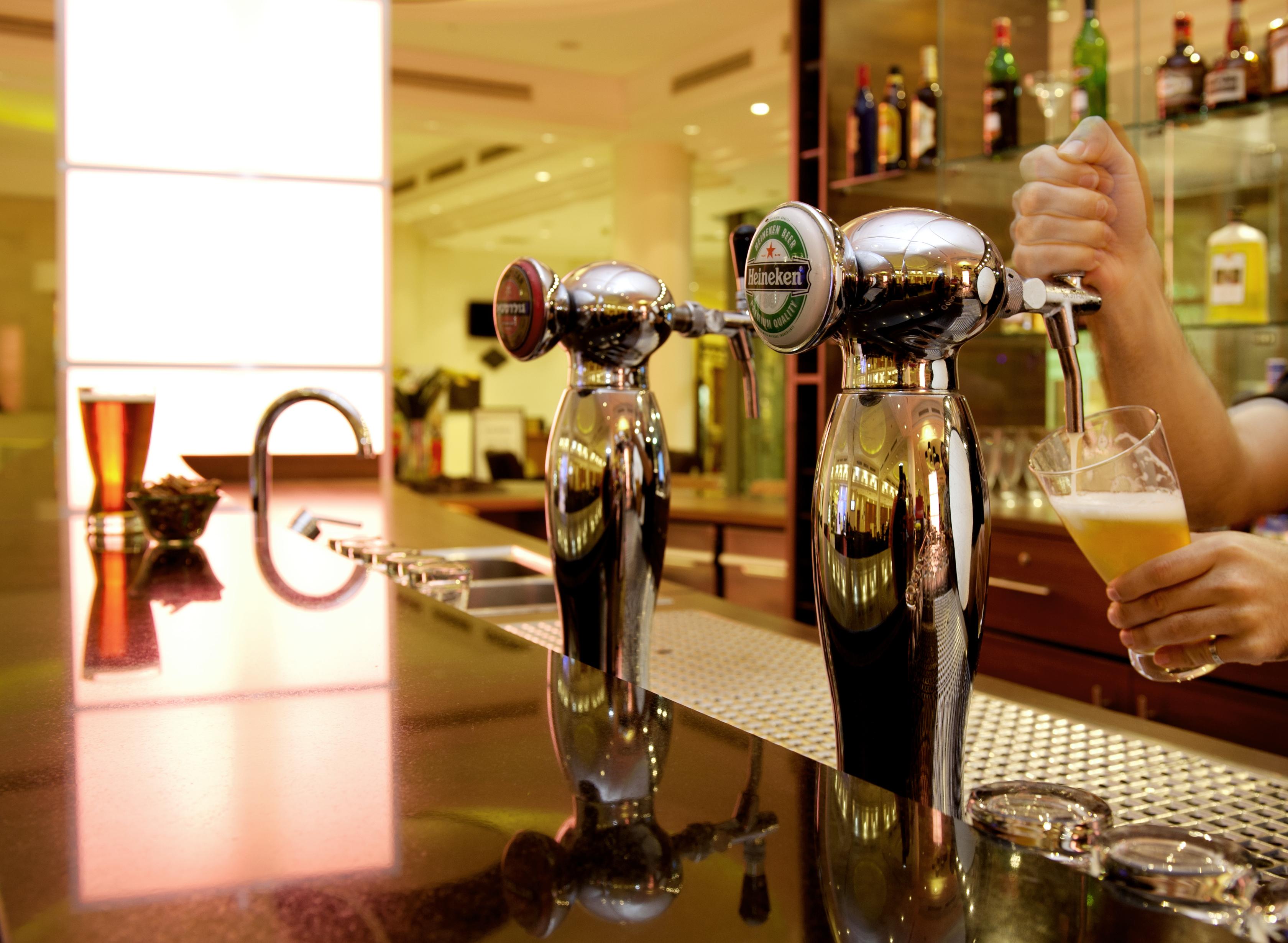 U Magic Palace Eilat Exteriör bild Beer taps