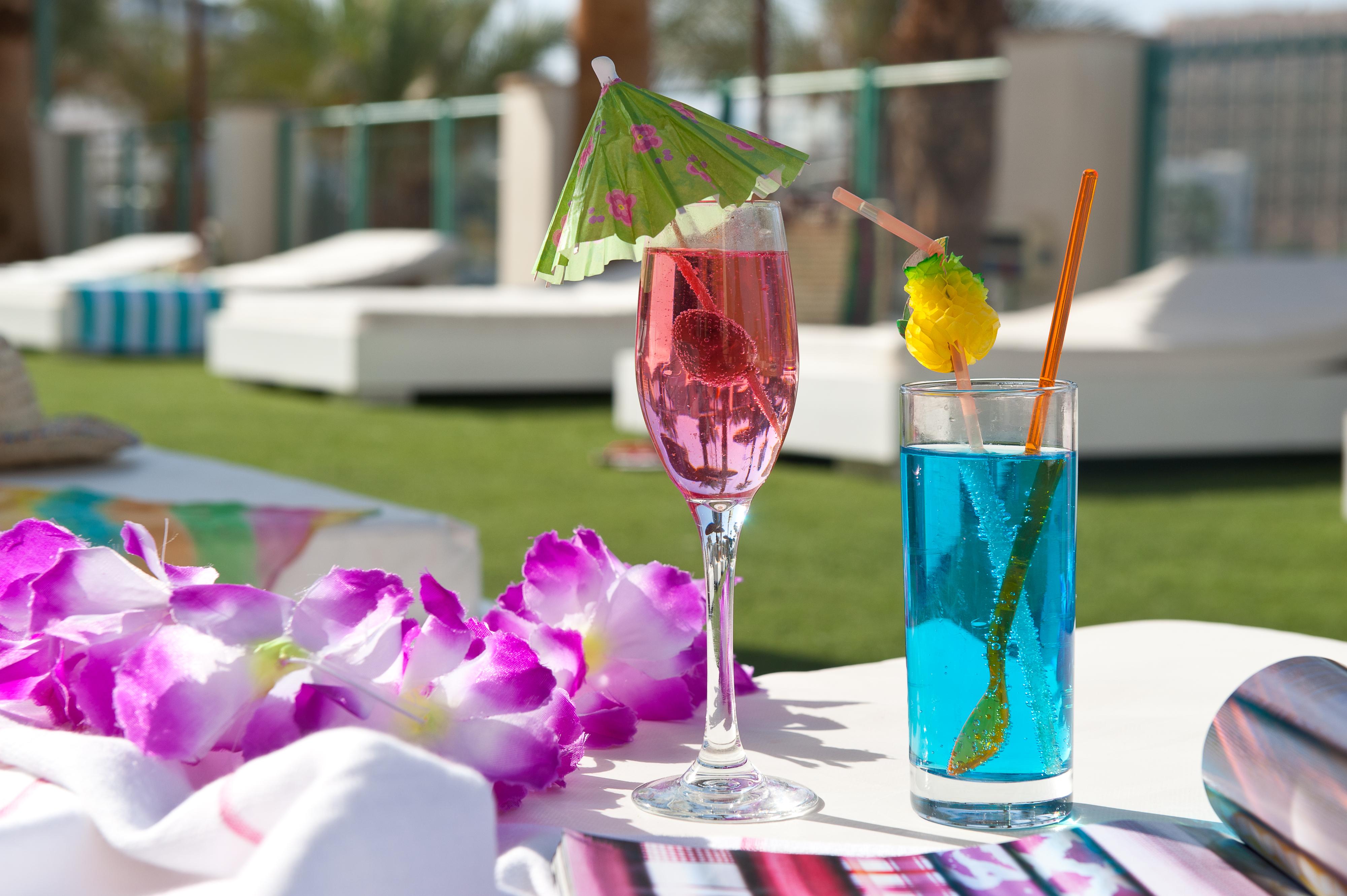 U Magic Palace Eilat Exteriör bild Poolside drinks
