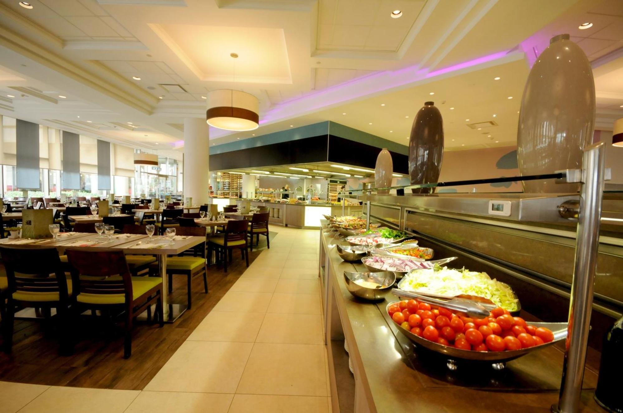 U Magic Palace Eilat Exteriör bild The buffet at the hotel