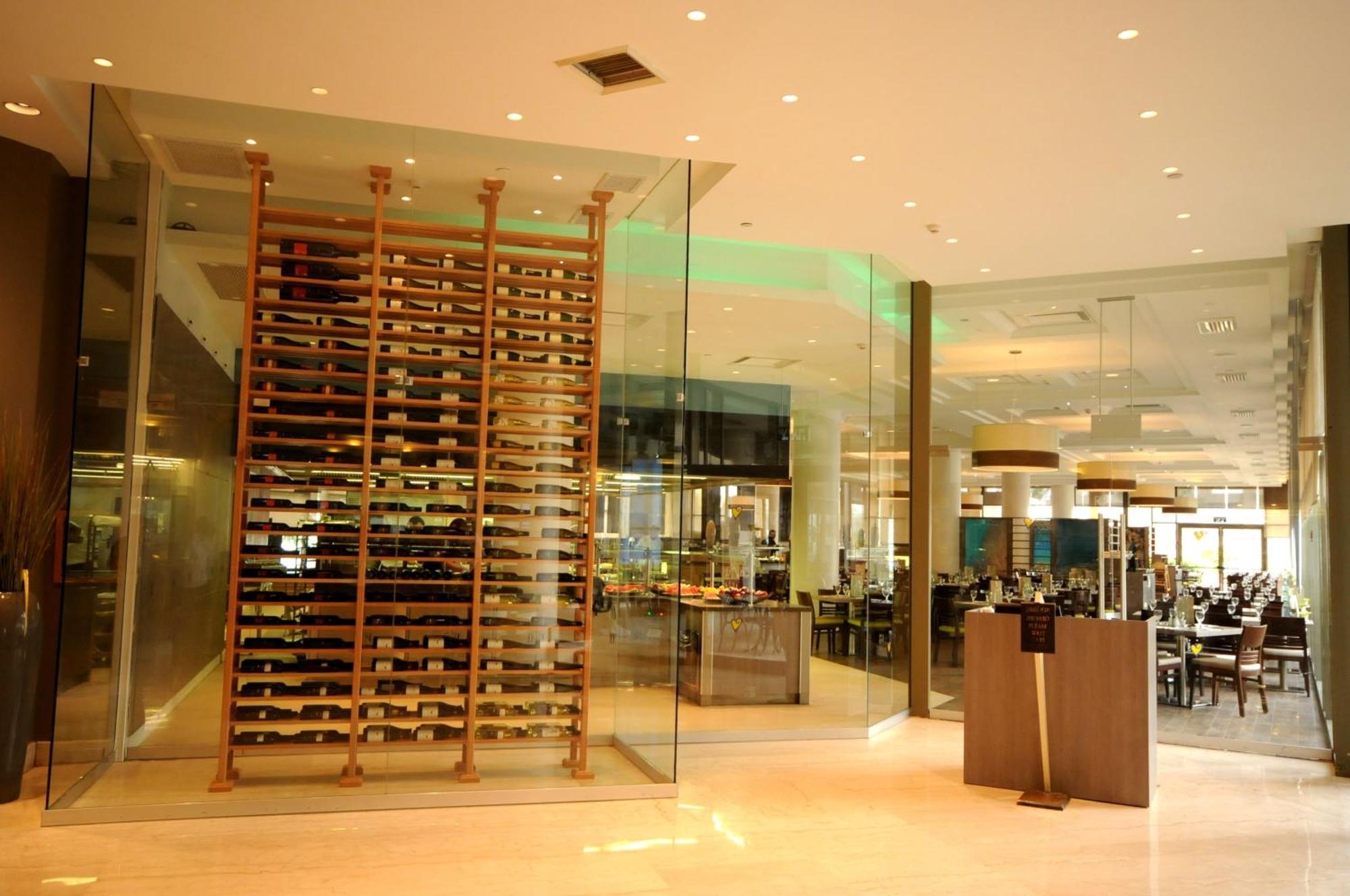 U Magic Palace Eilat Exteriör bild The Wine Rack